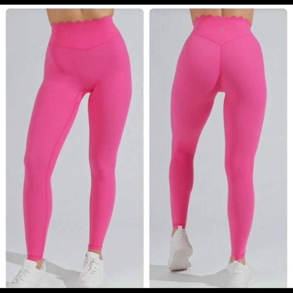 Buff Bunny Dreamhouse Rosa Scallop Sports bra + Rosa Scallop leggings Size M